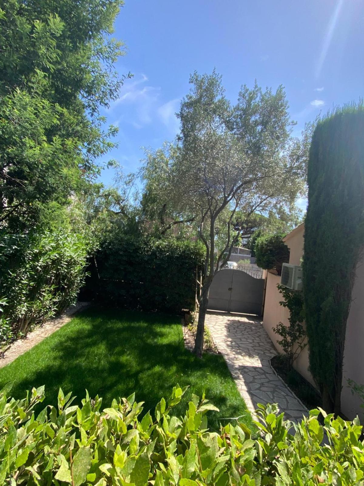 Hebe La Villa Cogolin Bagian luar foto