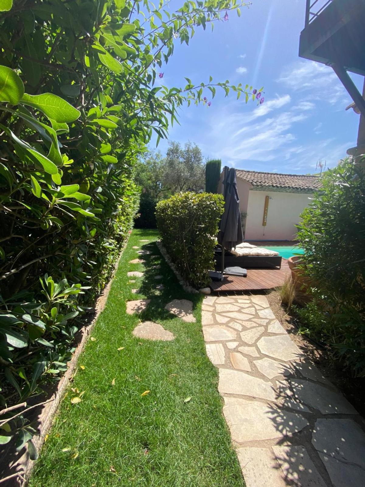 Hebe La Villa Cogolin Bagian luar foto